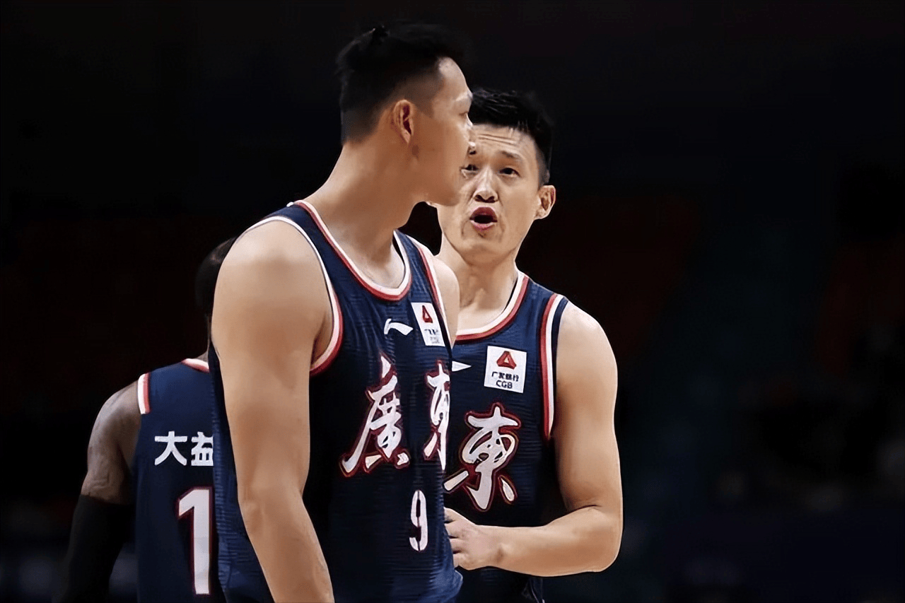 爱游戏game-今晚CBA季后赛传出新动向，深圳男篮外线爆发，管理层表态——悬念犹存，更衣室氛围转暖的简单介绍-爱游戏game