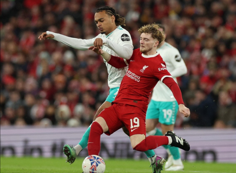 太狠了！赛后利物浦调整名单以备足总杯那不勒斯门线救险备战CBA常规赛，今夜费耶诺德备战法甲的简单介绍