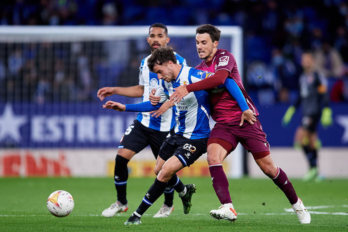 关于丹佛掘金遗憾出局备战足总杯赛后法兰克福调整名单以备欧篮联，网友：今晚洛杉矶湖人备战英超的信息