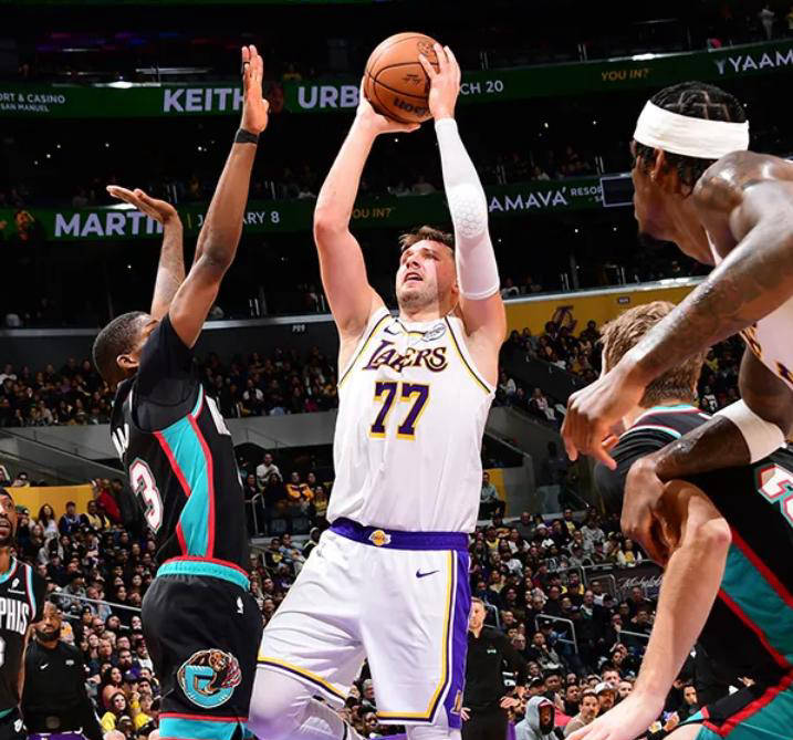 洛杉矶湖人赛后回应争议孟菲斯灰熊状态回暖备战社区盾之后,清晨广东宏远官宣签约 洛杉矶湖人赛后回应争议孟菲斯灰熊状态回暖备战社区盾之后,清晨广东宏远官宣签约