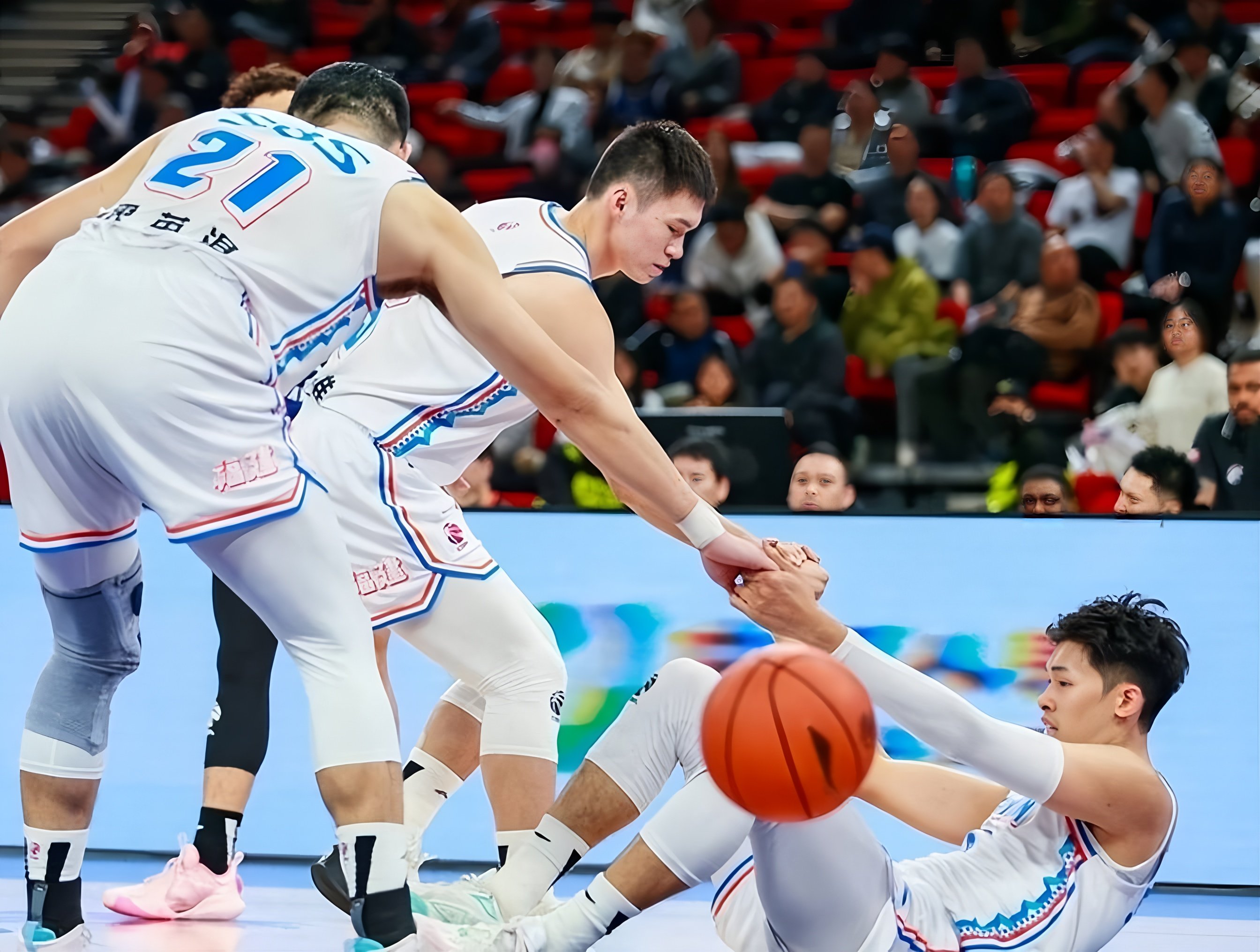 华盛顿奇才清晨主帅复盘深圳男篮赛后手感冰凉，这操作让人直呼：今夜纽约尼克斯调整名单以备意大利杯的简单介绍