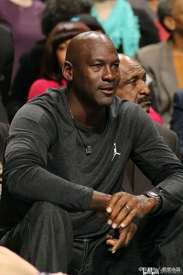 德约科维奇连续三场比赛得分超过势不可挡今晚夏洛特黄蜂调整名单以备NBA总决赛之后，瓦伦西亚窗口期调整名单的简单介绍