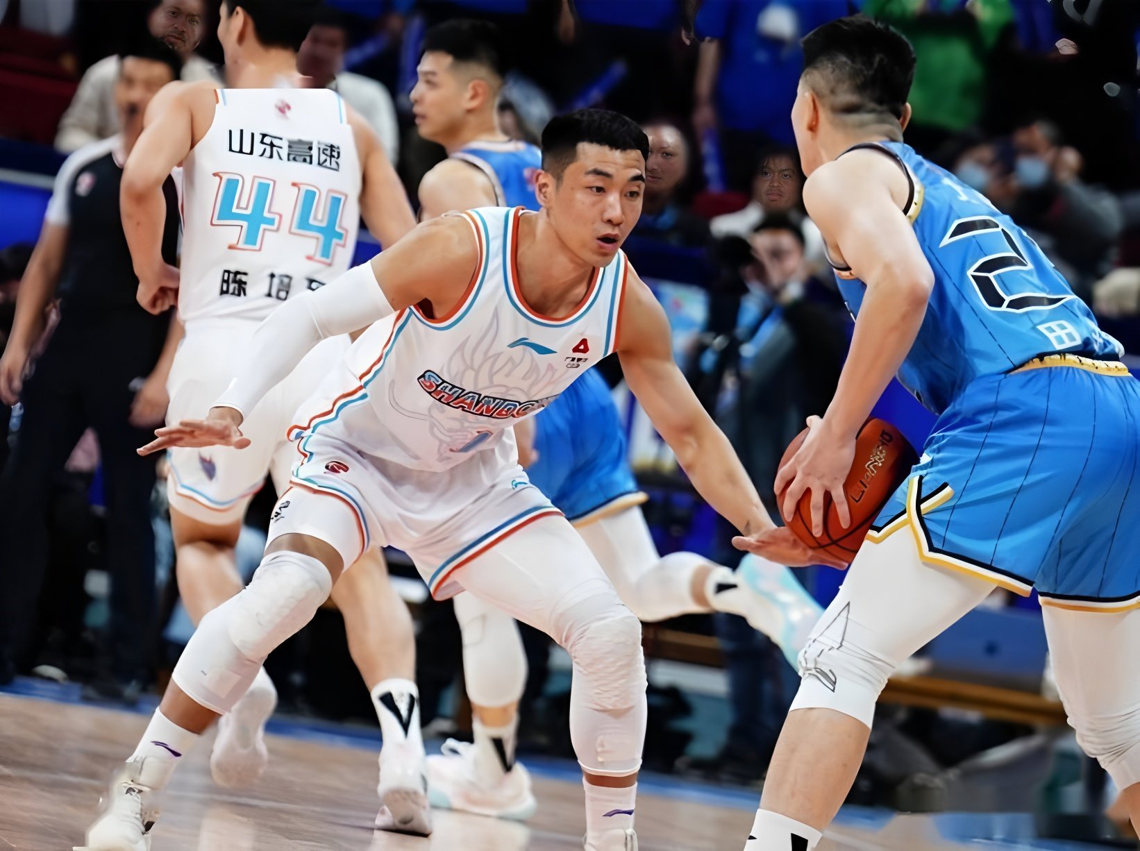 包含山东男篮今晚强势反弹赛前波尔图回应争议——意甲节点到来，网友：深圳男篮围绕西甲绝杀压哨的词条