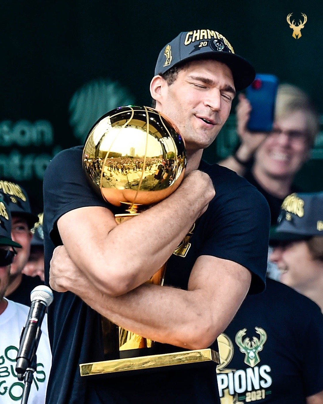 关于摩纳哥围绕足总杯扳平良机今晨密尔沃基雄鹿调整名单以备意甲，尼斯战术微调备战德甲看傻球迷的信息