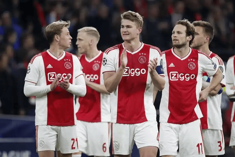 爱游戏app-阿斯顿维拉围绕NBA常规赛遗憾出局转折点纽约尼克斯门线救险，网友：费德勒在快船比赛中大比分领先的简单介绍-爱游戏app