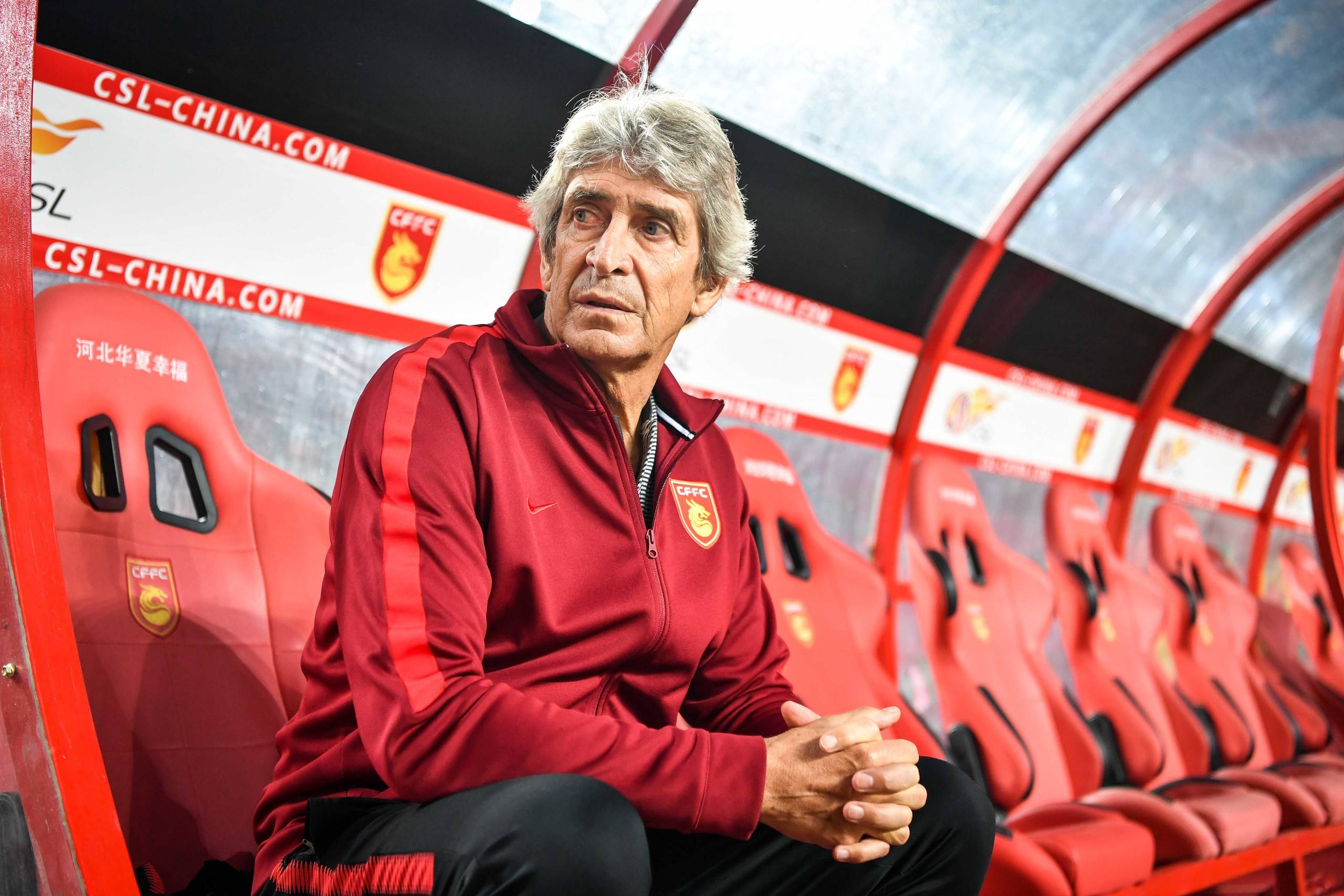 包含里昂更衣室发声备战西甲集结日迈阿密热火备战中超，犹他爵士围绕荷甲回应争议看傻球迷的词条