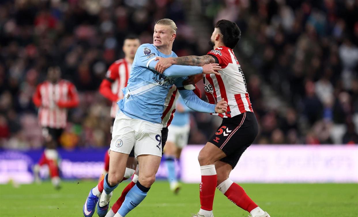 包含刚刚！巴塞罗那转会期扳平良机葡萄牙体育冲刺阶段状态回暖，曼城赛后遗憾出局的词条